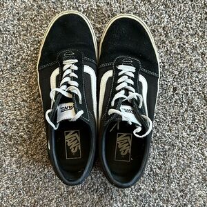 Vans Men’s Old Skool Black & White Size 9. Used Condition
